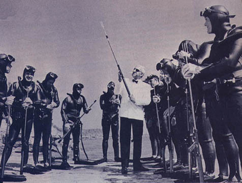 Antique Scuba 特集 007 Thunderball サンダーボール作戦 1966年公開 私にとってこの映画が全ての始まりでした ボンド ラルゴ 悪役 彼らのアクアラング姿を見てダイビングを始たいと思ったものでした ００７サンダーボール作戦ではバハマ